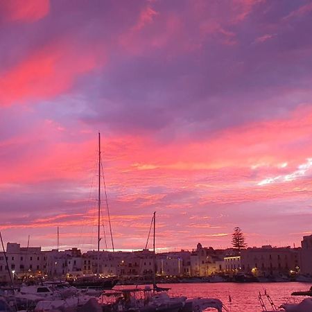 Maison Bleu Luxury Suite Sul Porto Di Trani Eksteriør billede