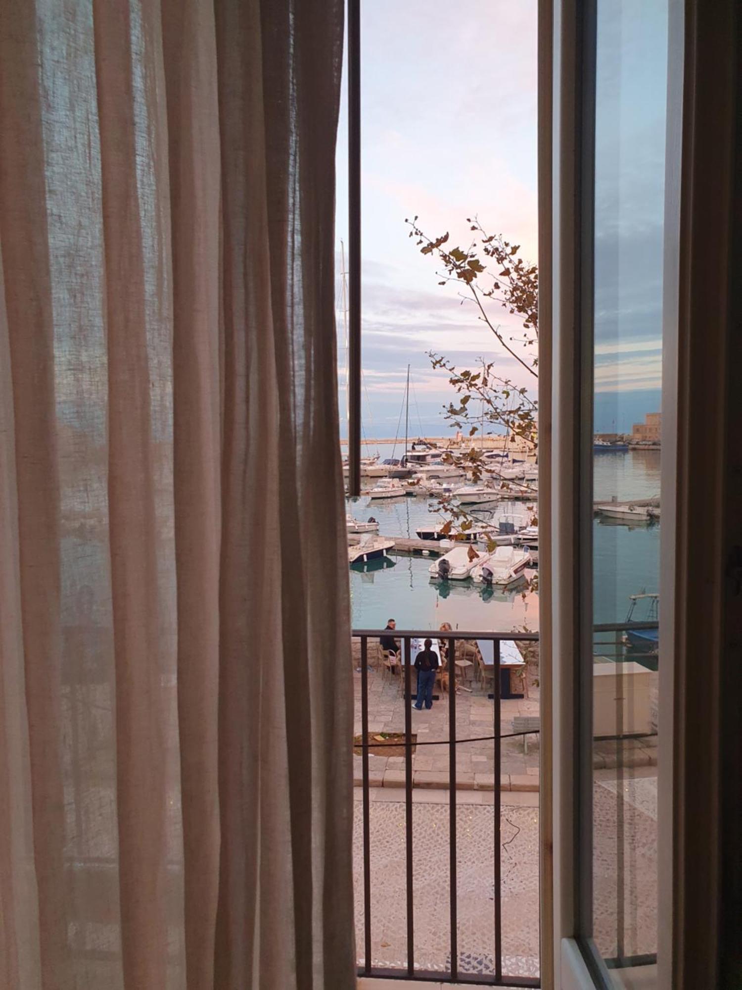 Maison Bleu Luxury Suite Sul Porto Di Trani Eksteriør billede
